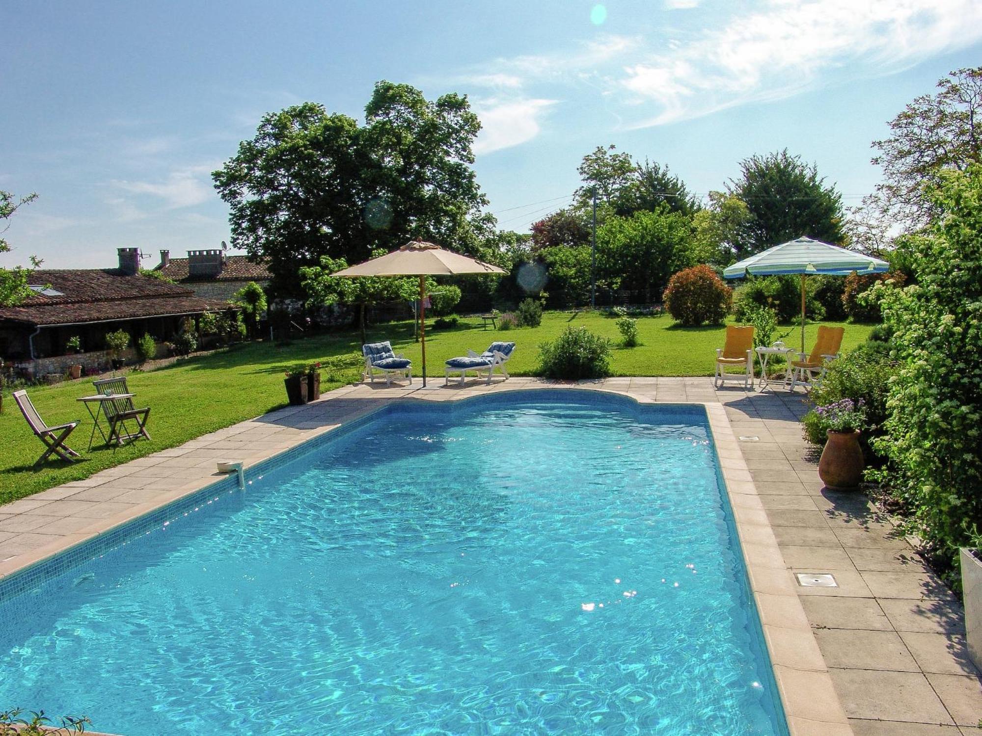 Snug Cottage In Saint Eutrope De Born With Pool 外观 照片