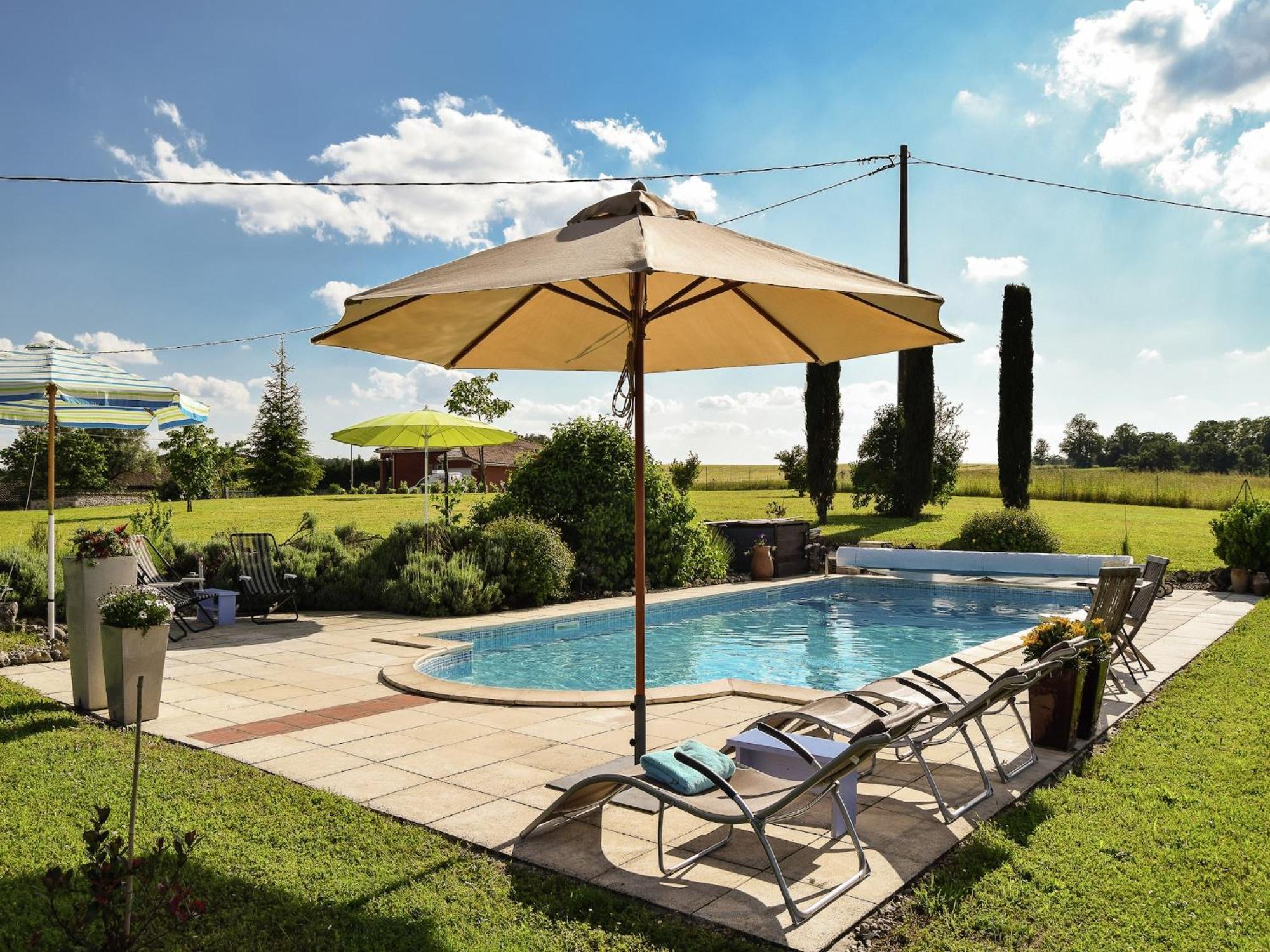 Snug Cottage In Saint Eutrope De Born With Pool 外观 照片